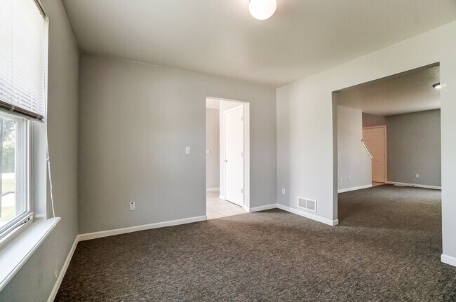 Building Photo - 3704 Willow Run Dr