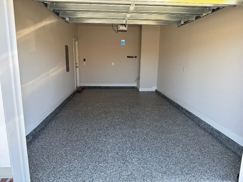 Building Photo - 13600 Shea Cir