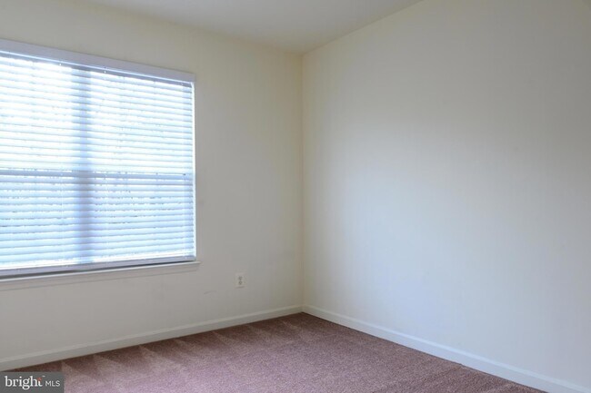 Building Photo - 3842 Koval Ln