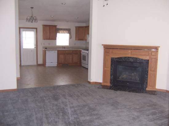 Building Photo - 3 Bed 2 Bath Duplex in Milliken with Overs...