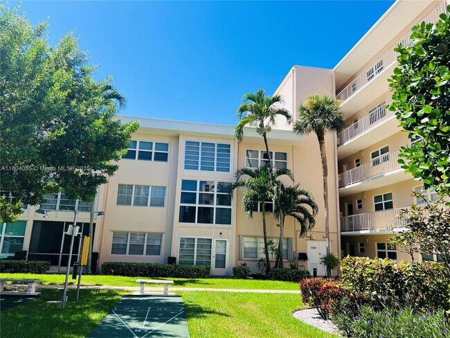 Building Photo - 1481 S Ocean Blvd