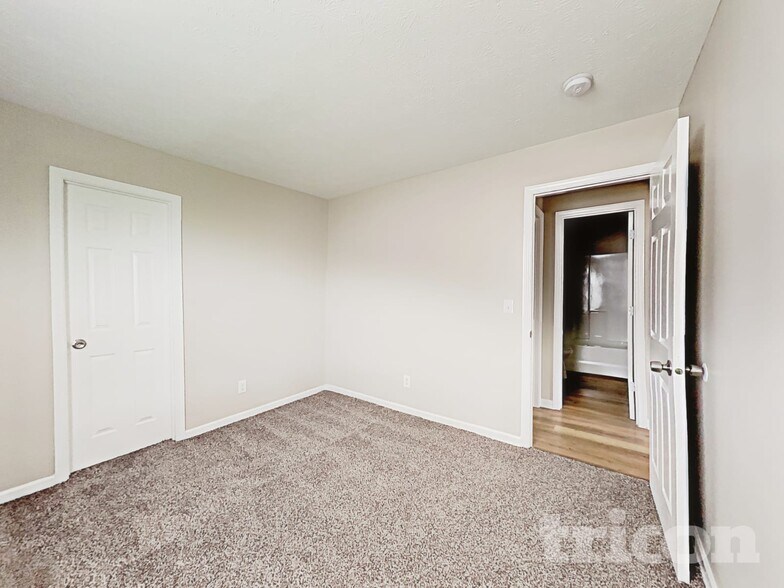 Building Photo - 1270 Sherwood Dr