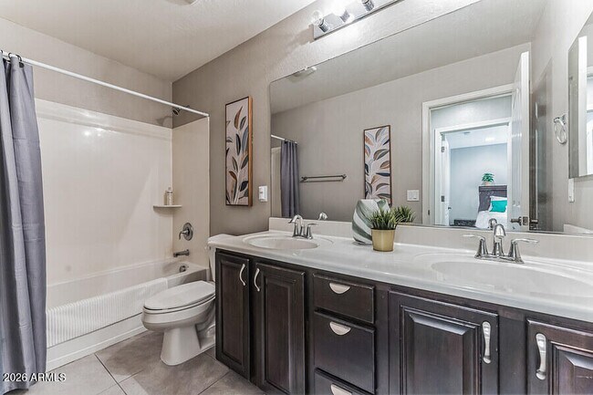 Building Photo - 7657 S Debra Dr