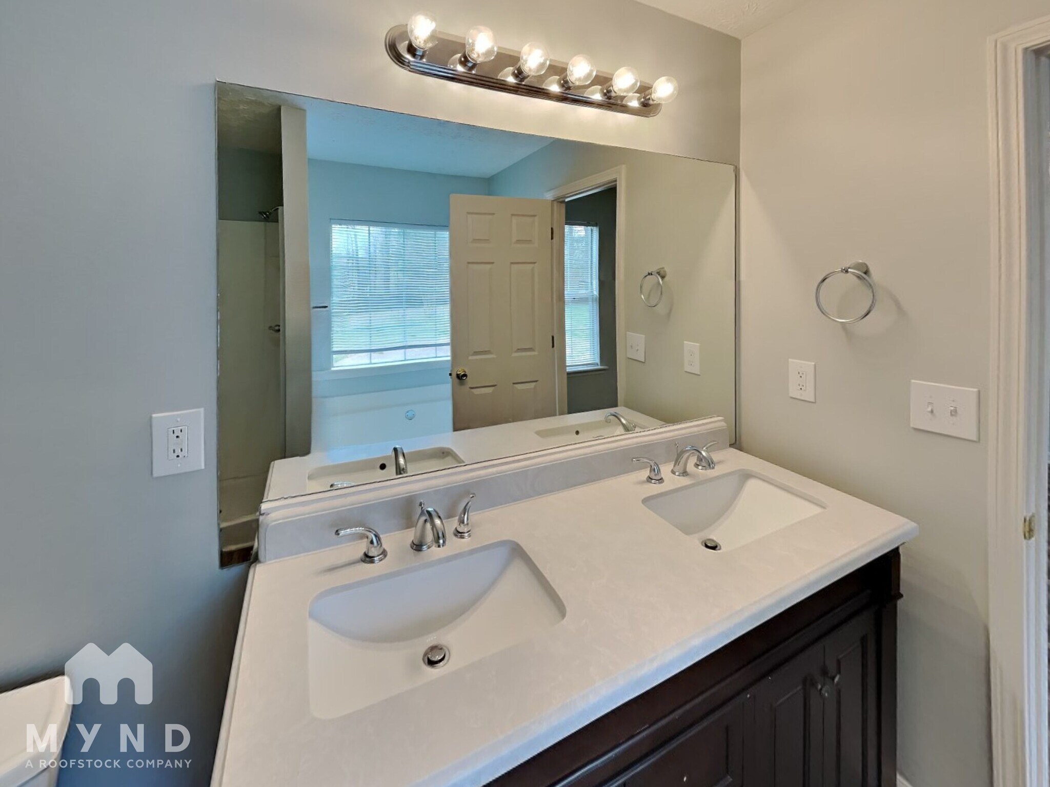 Building Photo - 135 Windward Dr