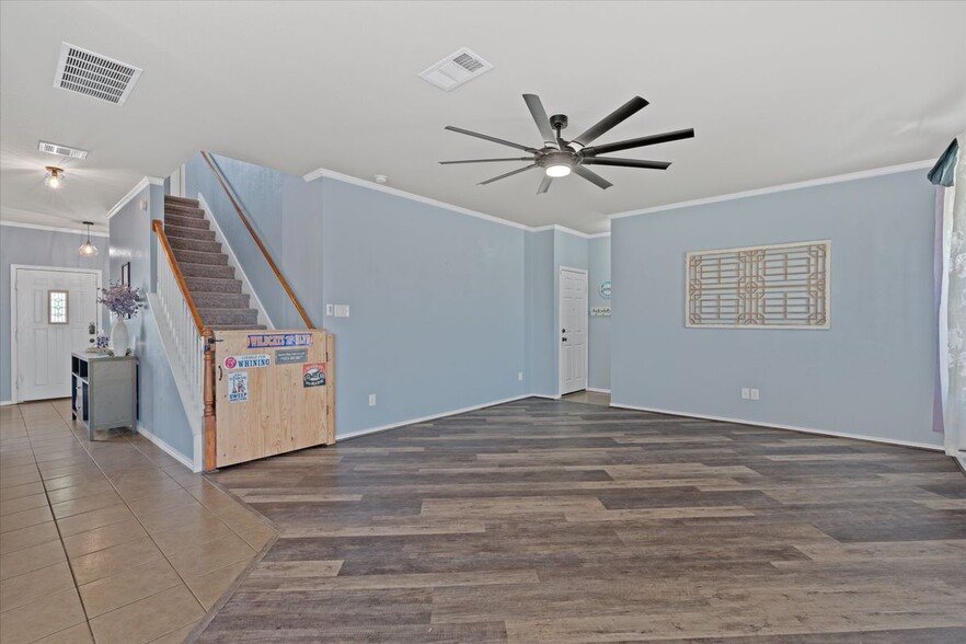 Building Photo - 2108 Scott Dr