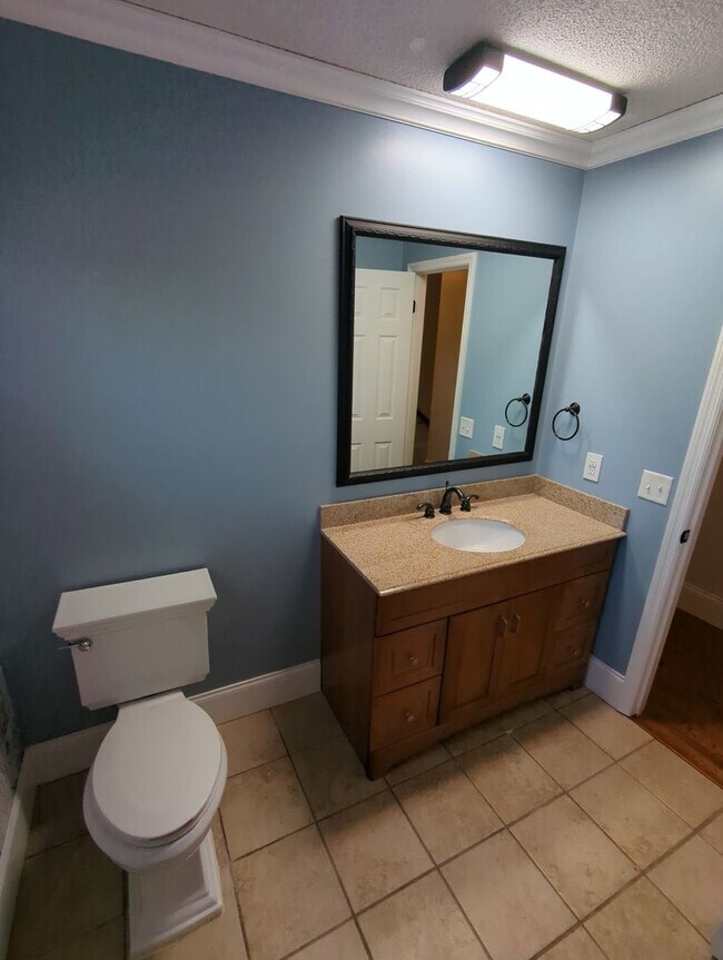 Building Photo - 513 Woodcroft Dr