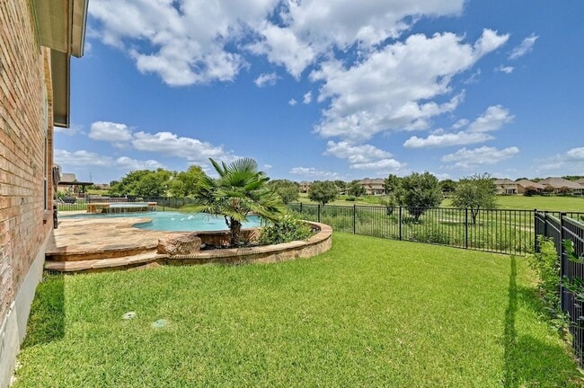 Building Photo - 4303 Woodledge Pl