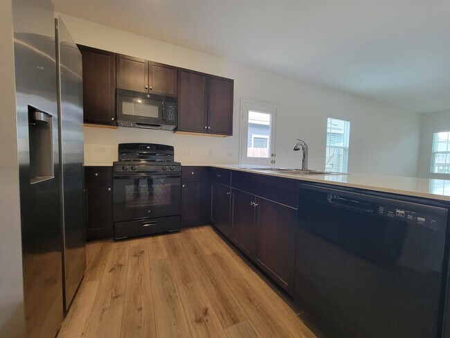 Building Photo - Spacious 3/BR, 2/BS Single-Level Home with...