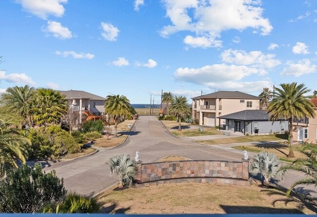 Building Photo - 2727 E Bayshore Dr