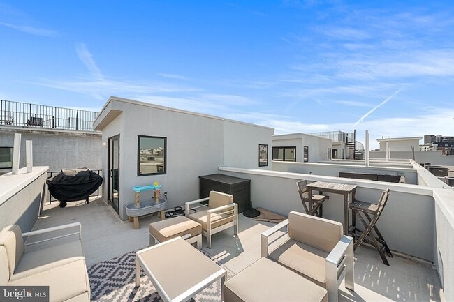 Building Photo - 1333 N Howard St