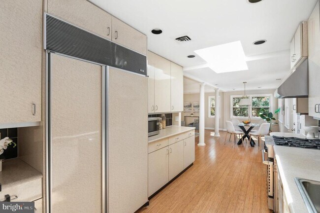 Building Photo - 5523 Uppingham St