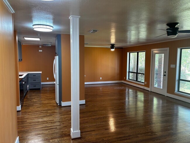 Building Photo - 377 Burke St