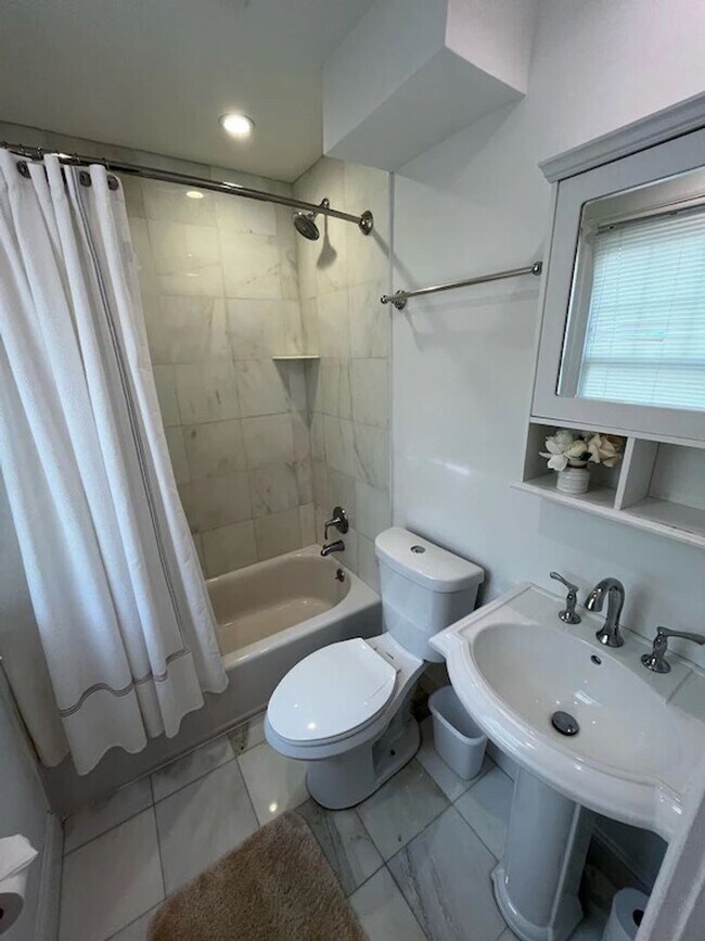 Building Photo - Avalon Bayside Condo - Sleeps 8 - Winter Rental Only