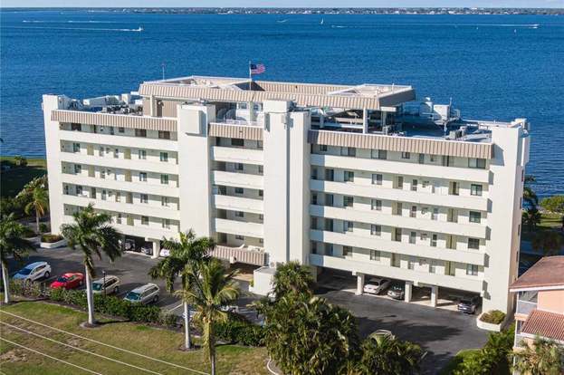 Building Photo - 1500 Park Beach Cir