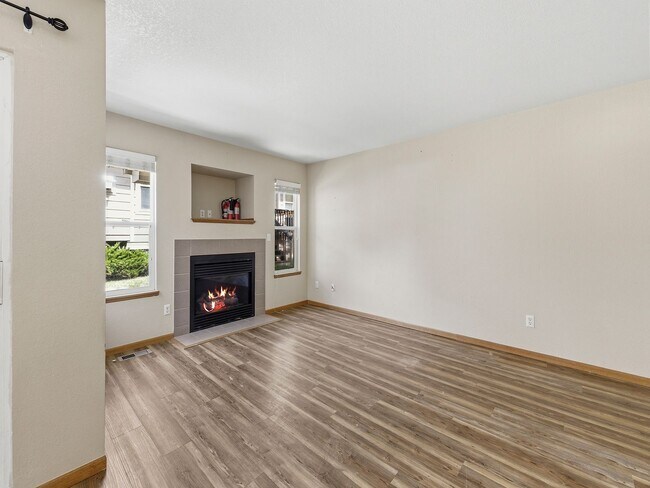 Building Photo - Excellent 4-Bedroom Condo in West Fort Collins!