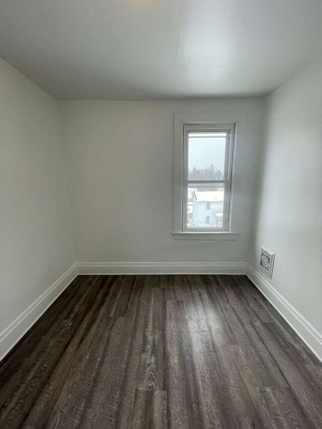 Building Photo - Cozy 3-Bedroom in Greensburg – Walk to Shopping & Dining!