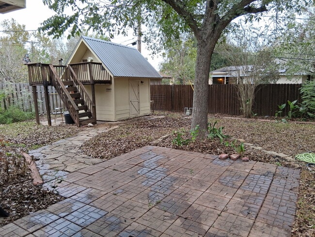 Building Photo - 4606 Begonia St