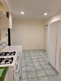 Building Photo - 7018 Alder Dr