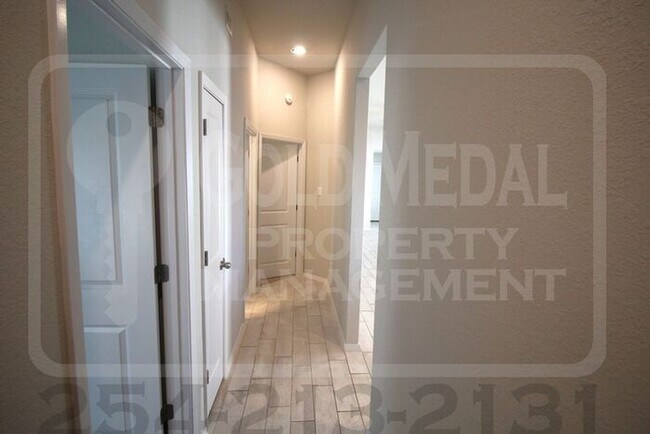 Building Photo - 335 Black Opal Dr