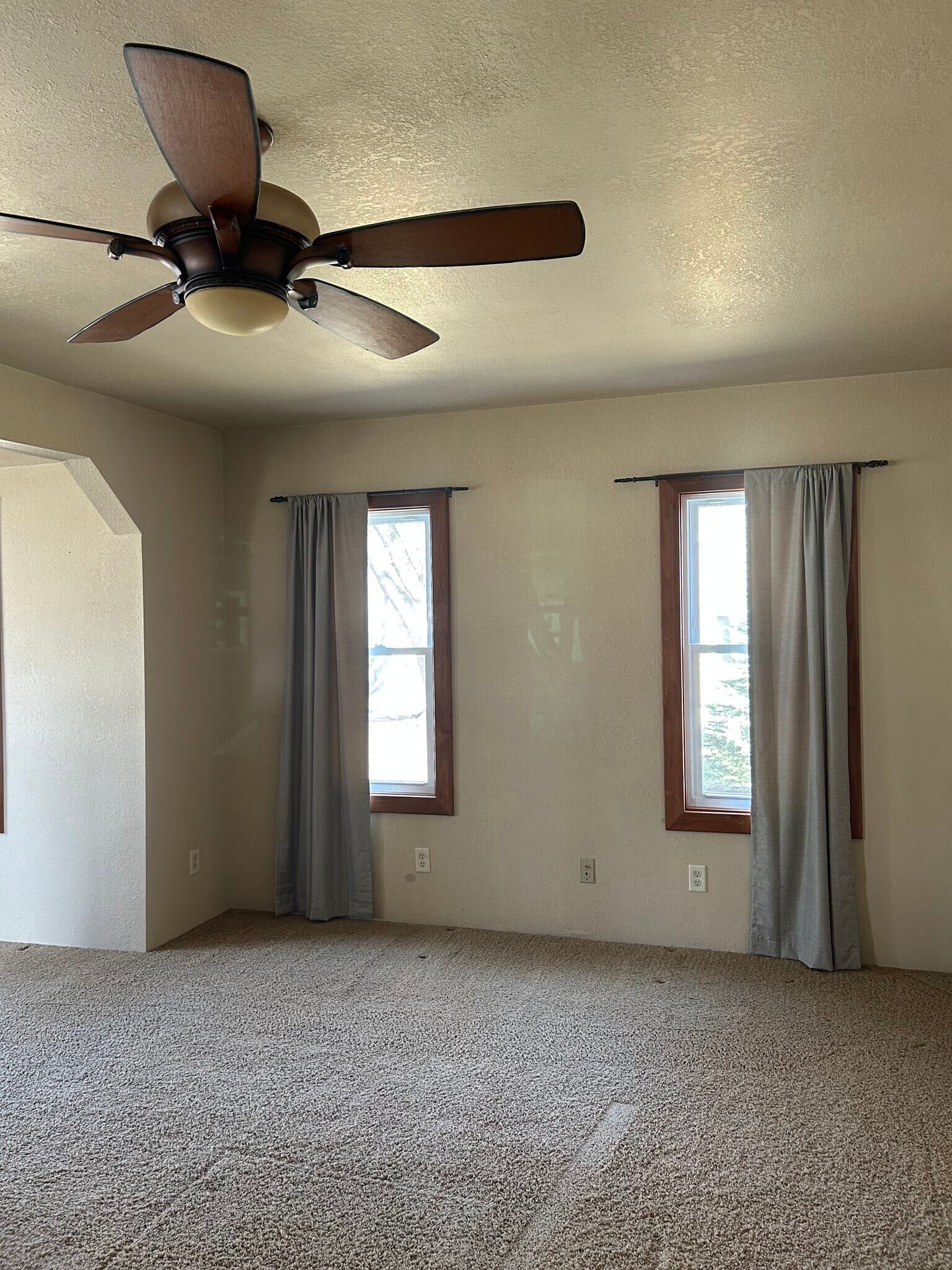 large family/living room - 626 George St