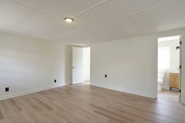 Building Photo - 2613 Oak View St