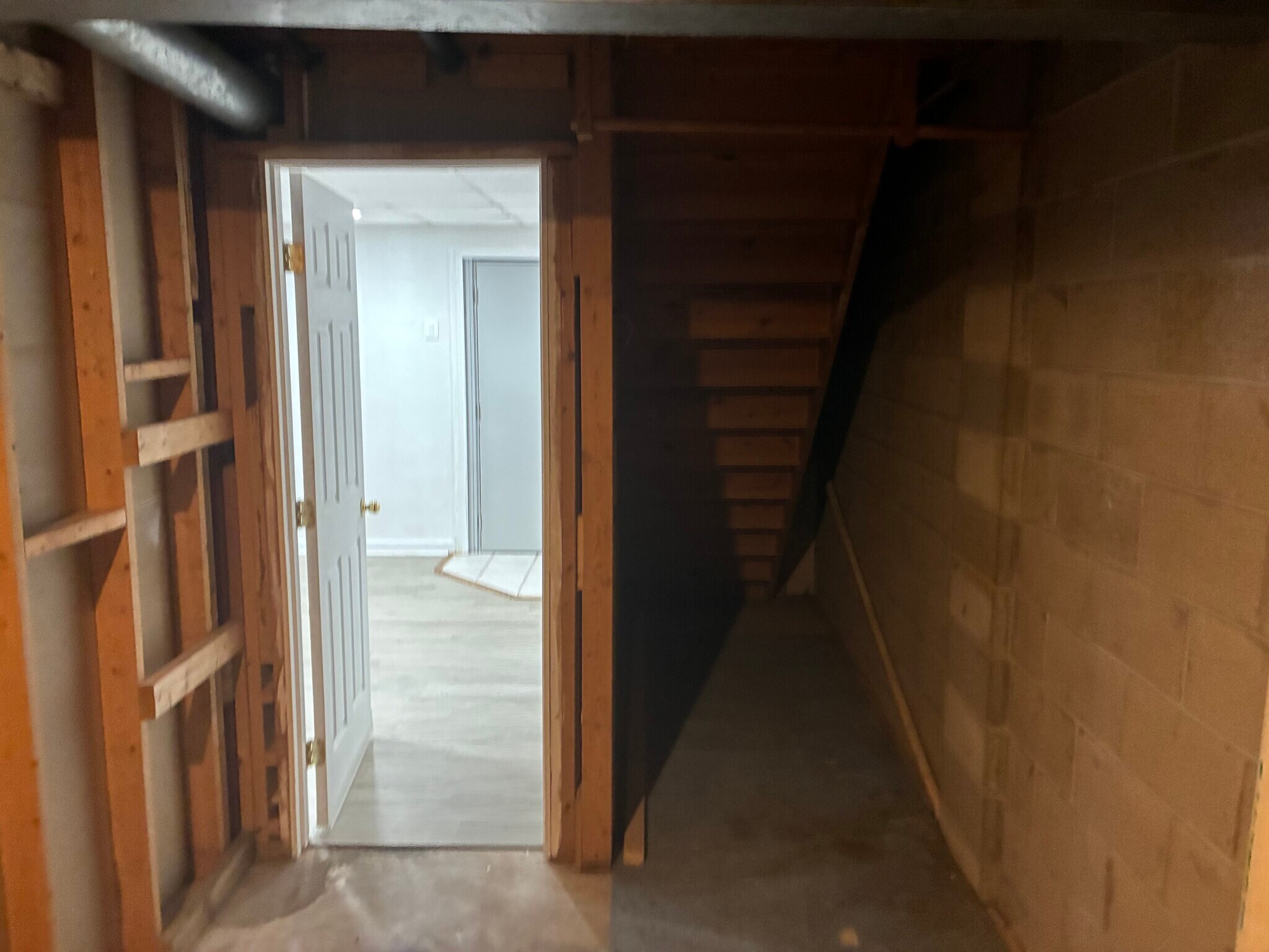 Building Photo - 623 Saint Georges Station Rd