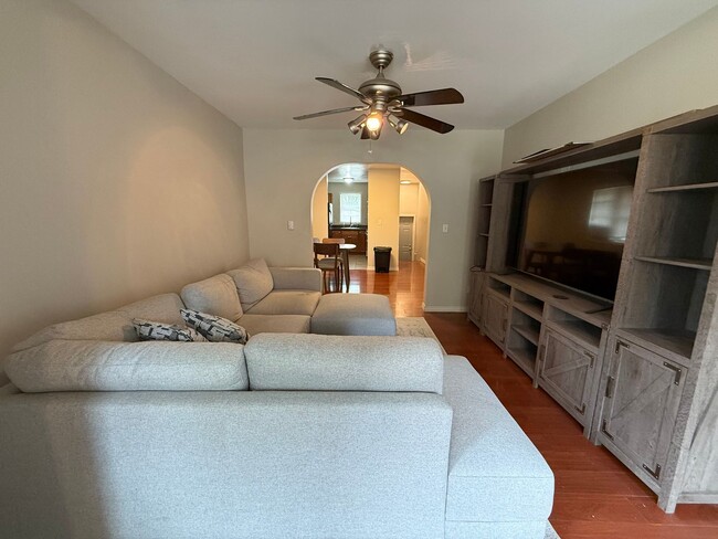 Building Photo - Spacious 4 Bedroom, 2 Bath Home — Walk to ...