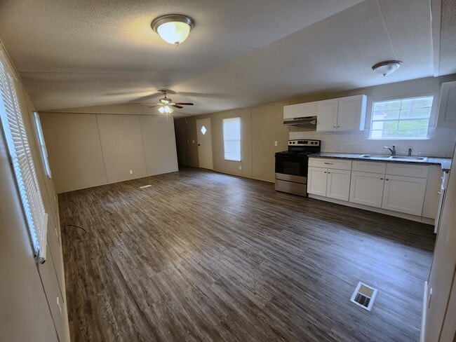 Building Photo - 20223 Perrilloux Rd