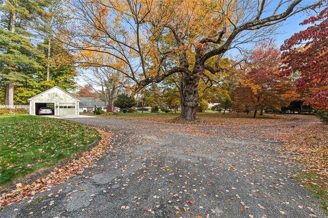 Building Photo - 4 Chase Ln