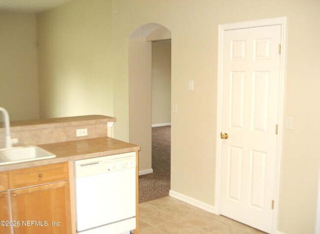 Building Photo - 684 Sid Dr