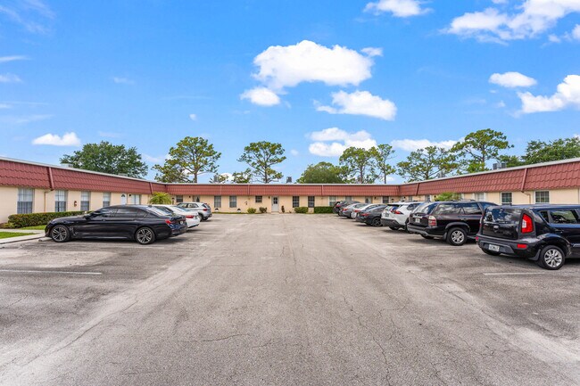 Building Photo - 711 Laconia Cir
