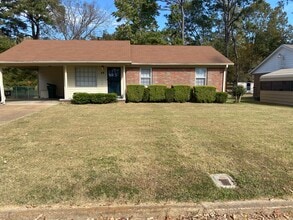 Building Photo - Park like setting in the city