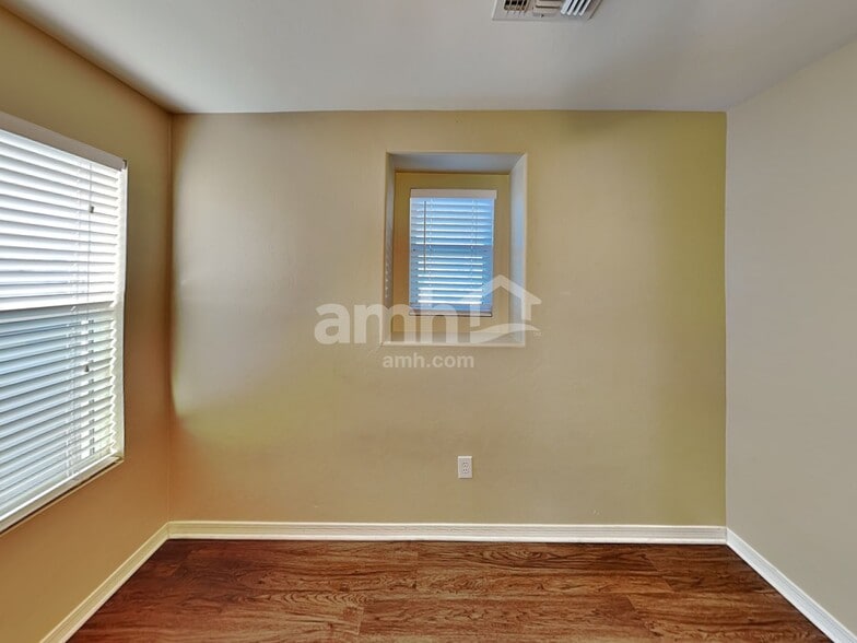 Building Photo - 245 W Paseo Celestial