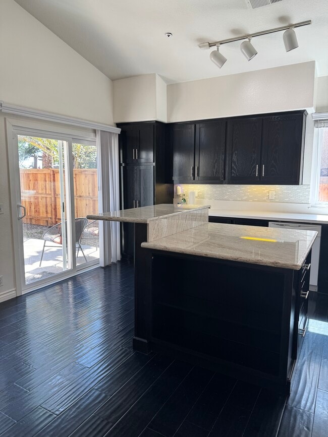 Building Photo - 13885 Portofino St
