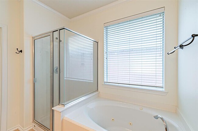 Building Photo - 17911 Serene Shore Dr