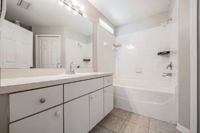 Building Photo - 6724 Summer Haven Dr