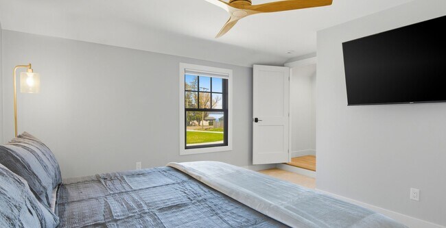 Building Photo - Late Summer Furnished Executive Extended Stay Rental on Old Mission Peninsula