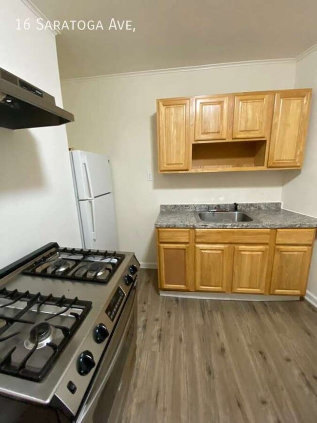 Building Photo - 16 Saratoga Ave