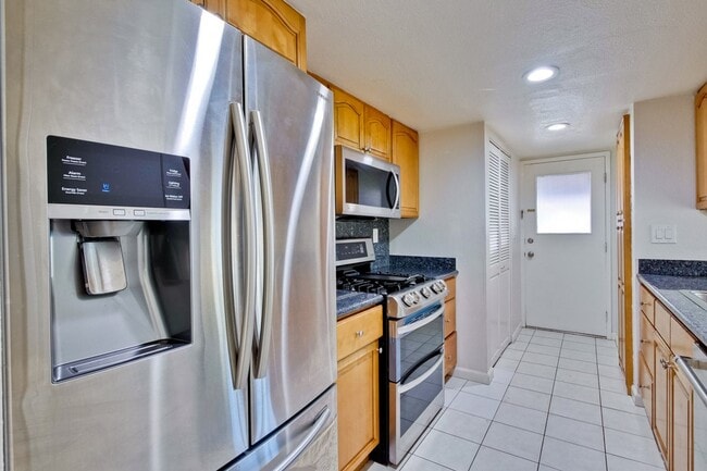 Building Photo - 2-Bed Cupertino Home with Private Yard, In-Unit Laundry, Pool and Clubhouse