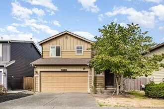 Building Photo - 3 Bed 2.5 bath Home available in desirable...