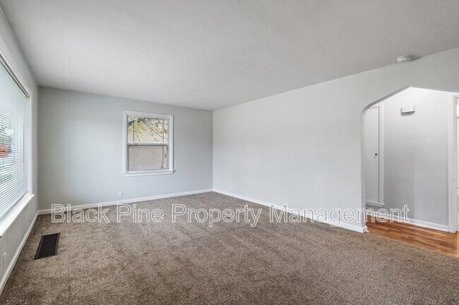 Building Photo - 4820 W.Franklin St.