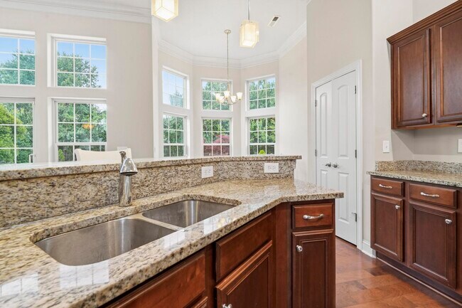 Building Photo - 9060 Abingdon Dr