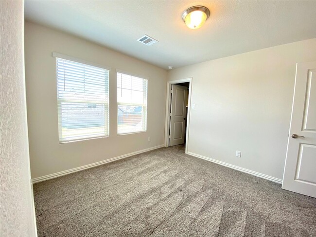 Building Photo - 1800 Canyon Ln