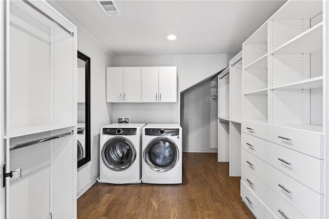 Building Photo - 636 Kennesaw Ave NE