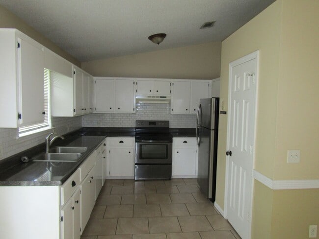 Building Photo - 1088 Desert Shield St