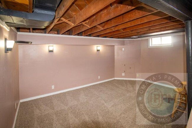 Building Photo - 2 Bed home Near Midtown!