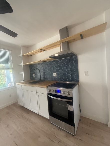 Building Photo - 1601 E 13th St