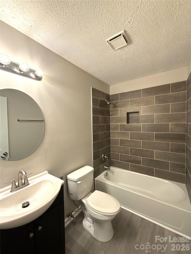 Building Photo - 4042 Briarhill Dr