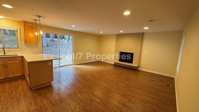 Building Photo - Spacious, Open-Concept 3 Bedroom West Linn Home
