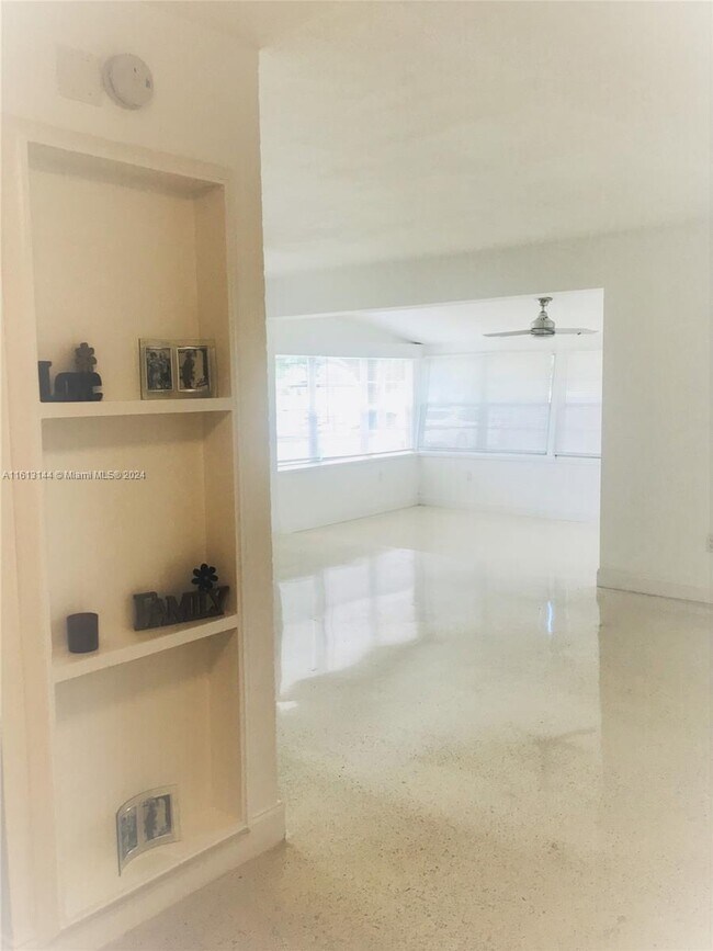Building Photo - 18280 S Glades Dr